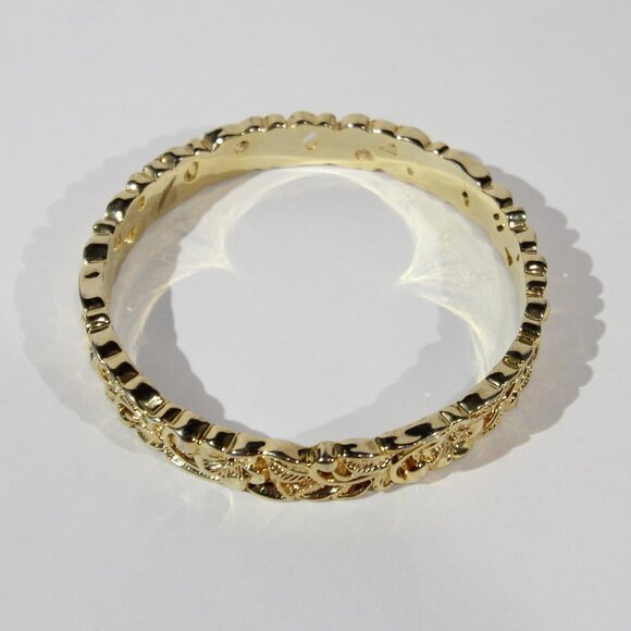 Gold Plated Hawaiian Plumeria and Cut-In Scroll Design Bracelet - Picture 4 of 8